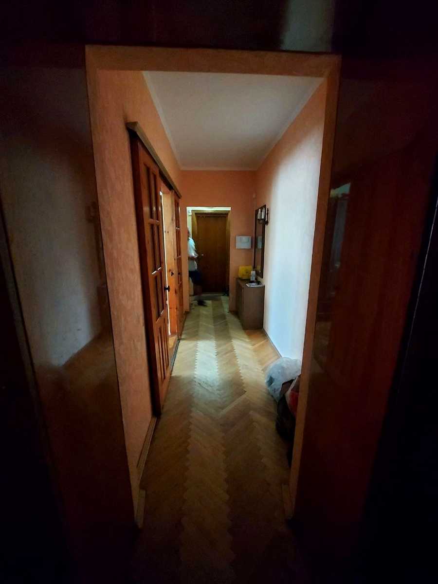 1880110930470531