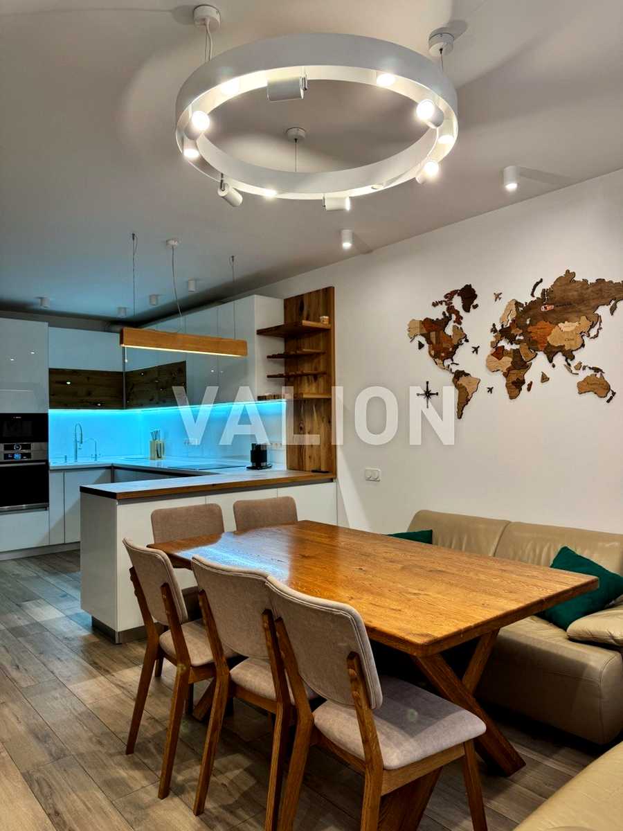 1880121122005224