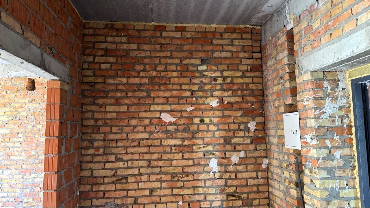 1880125470102877