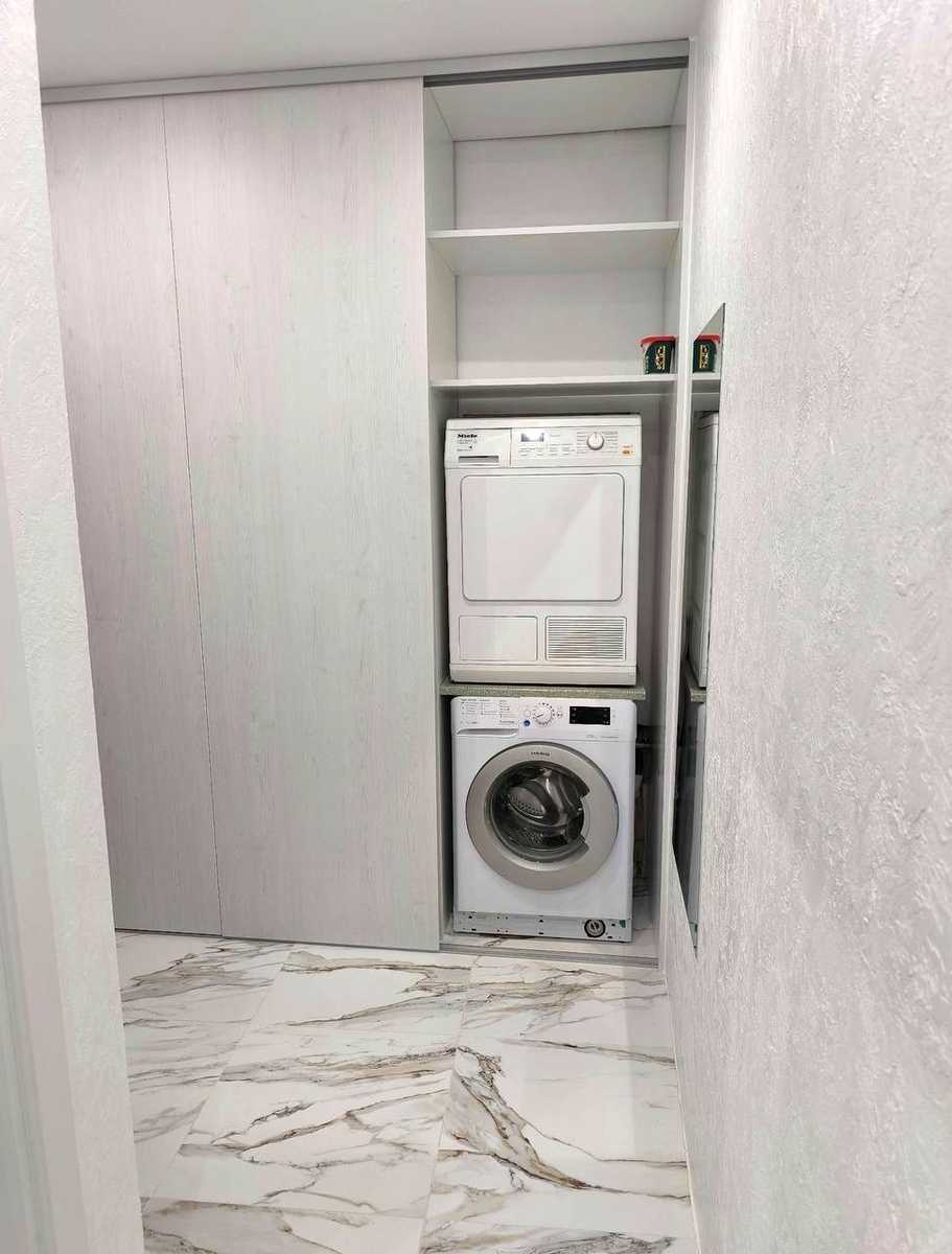 1880127717105379