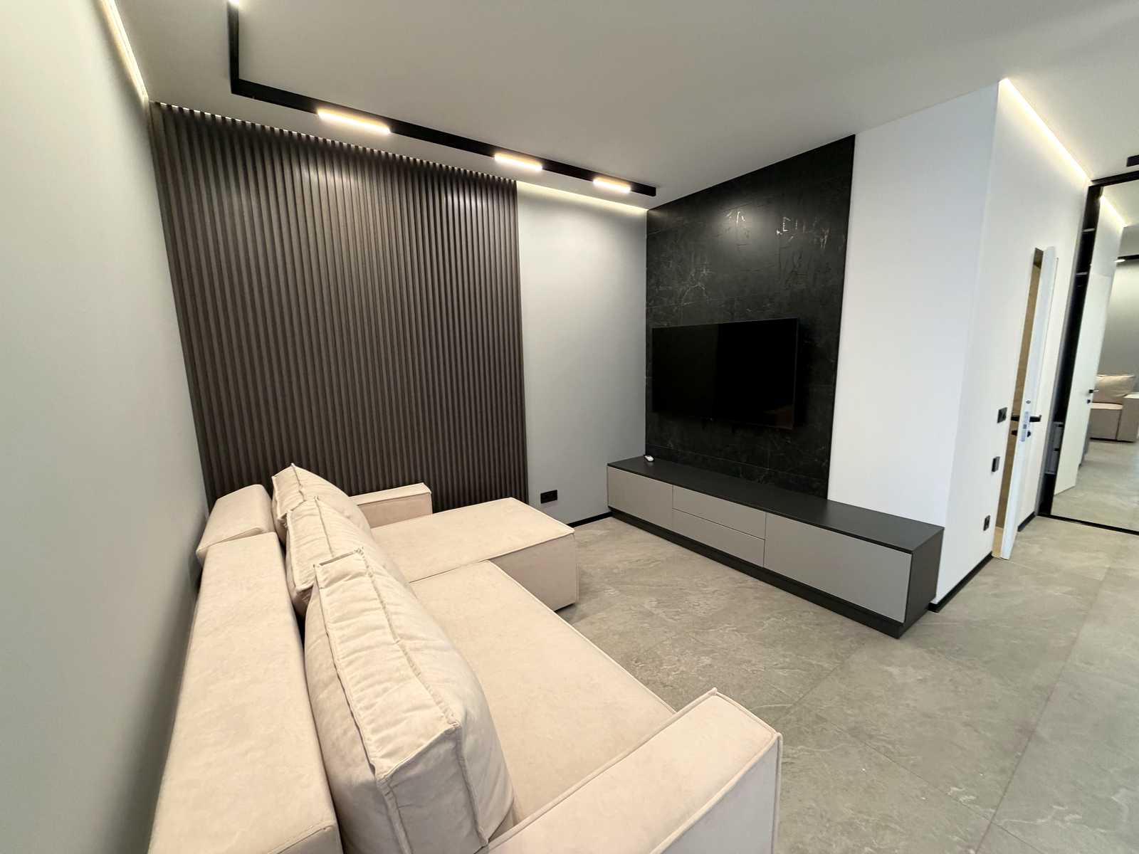 1880140381614857