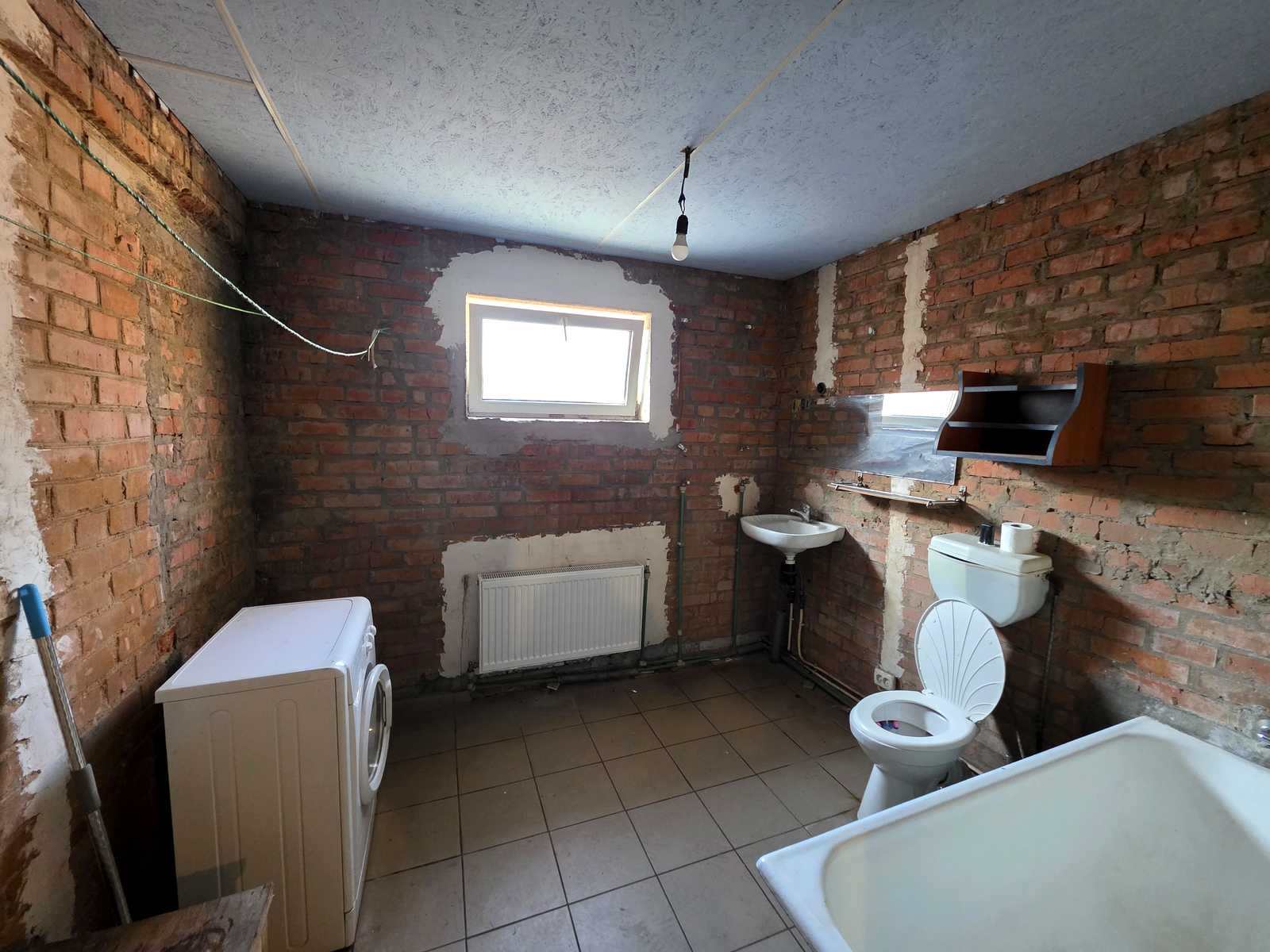 1880146684208896