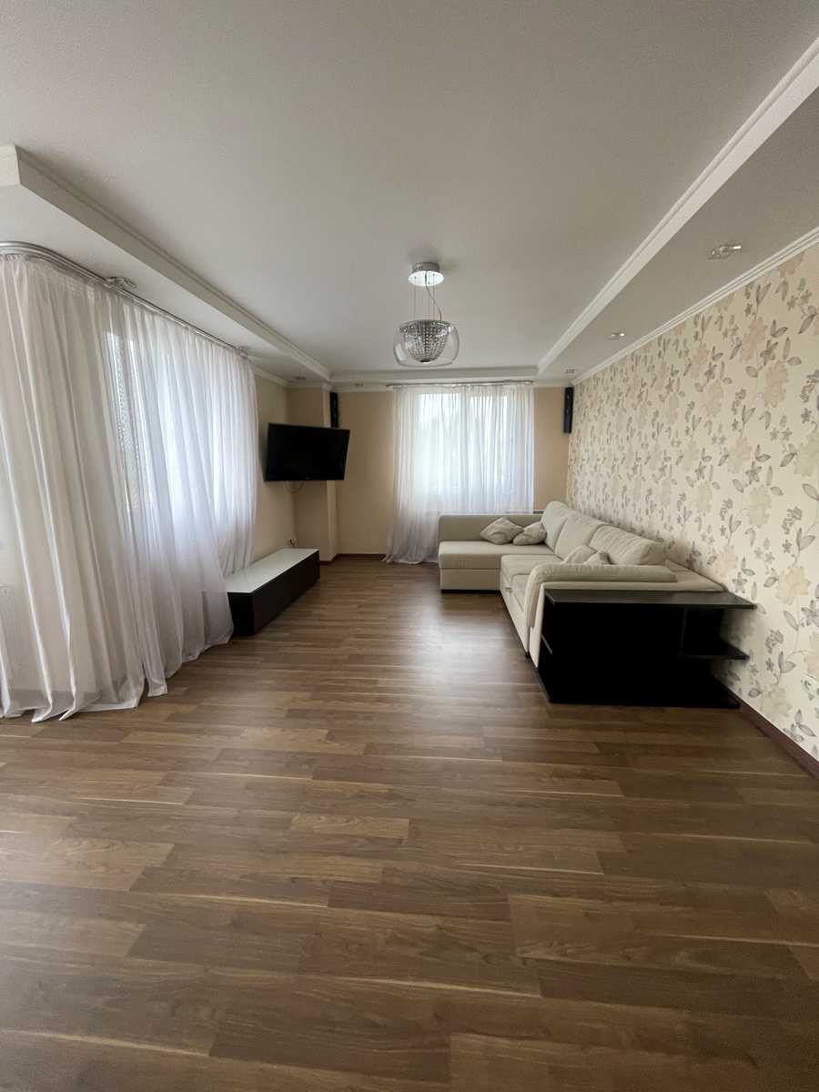 1880186368240832