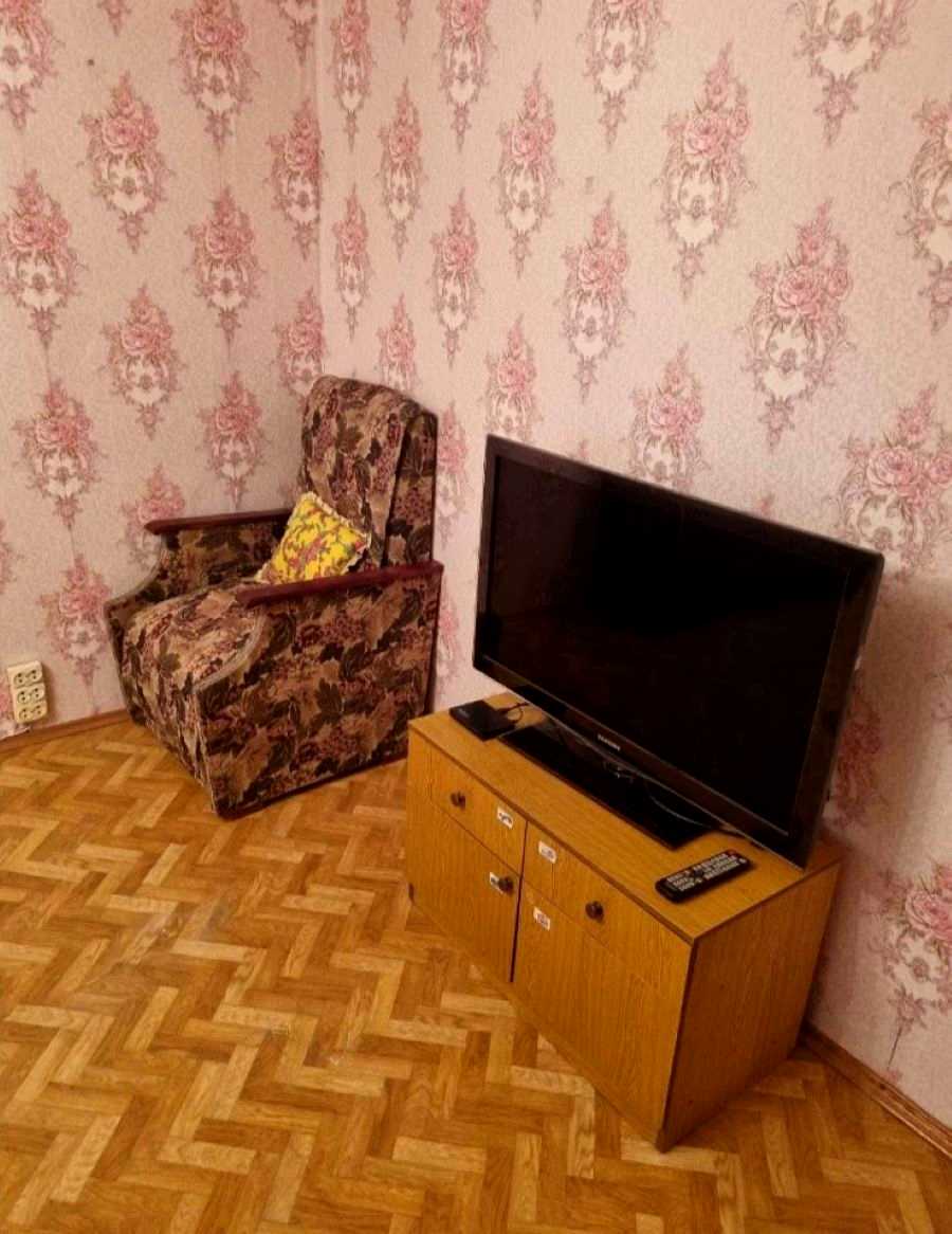 1880189883446677
