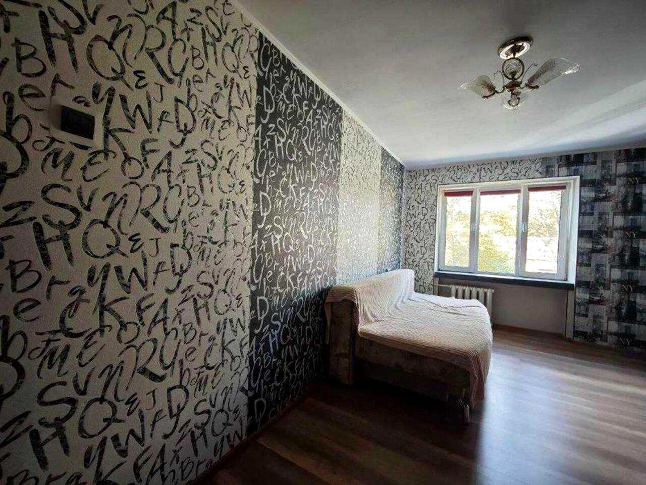 1880189908433725