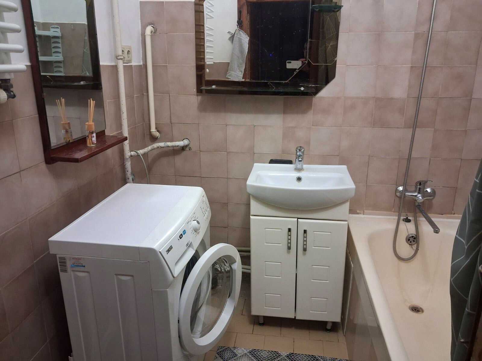 1880189946430310