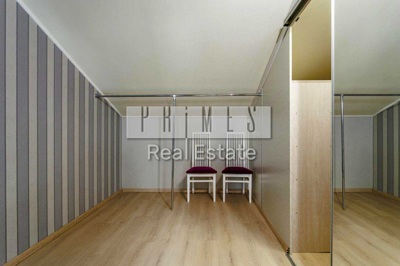 1880191494825906
