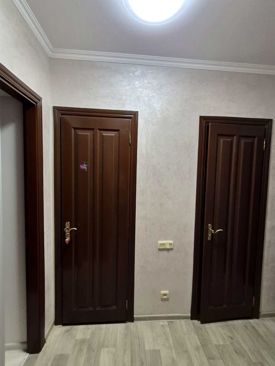 1880193723695857