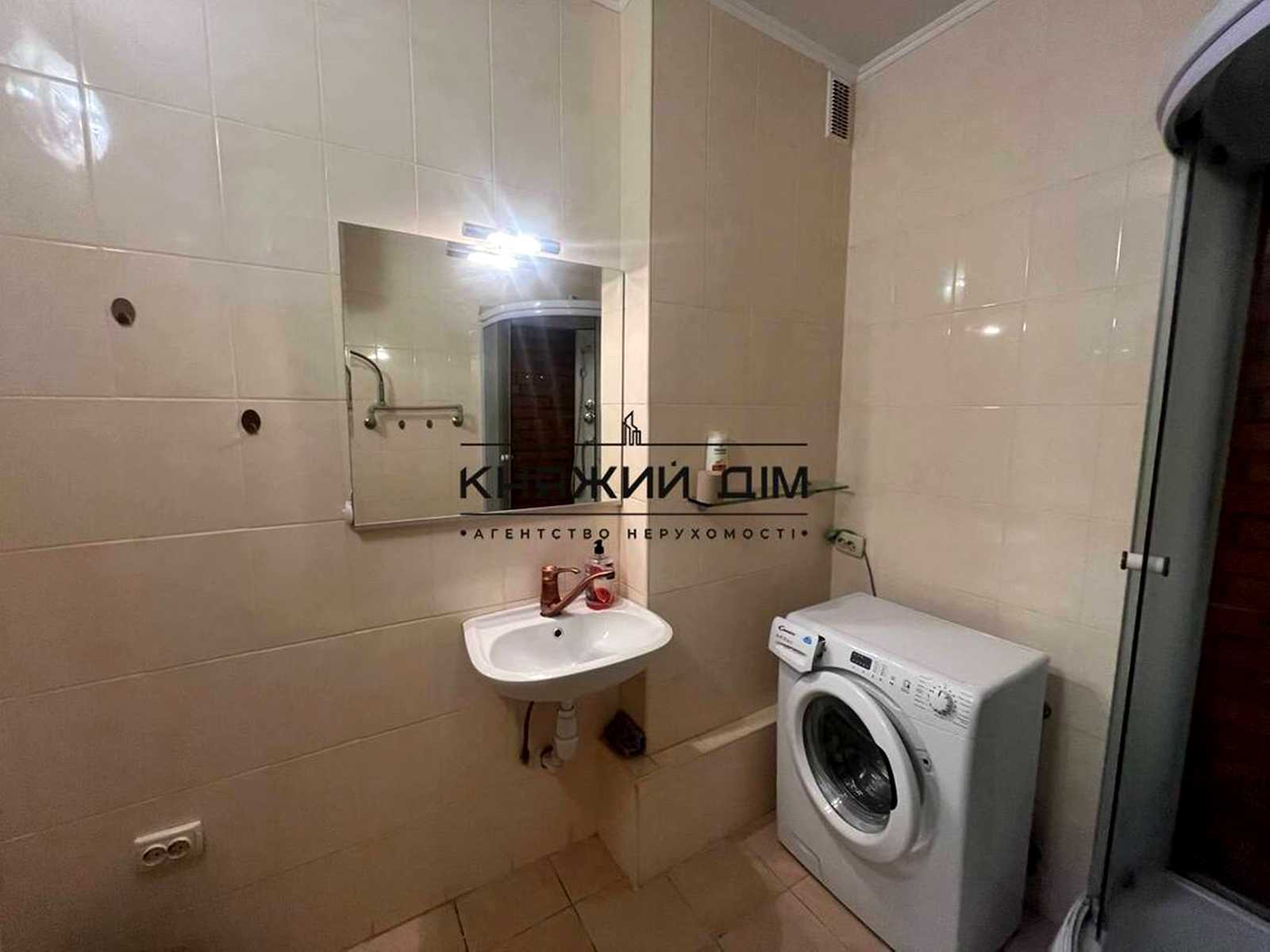 1880195288858858