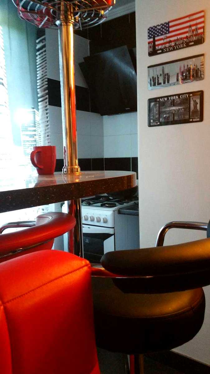 1880198085729567