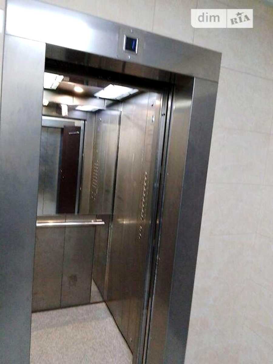 1880200050940228