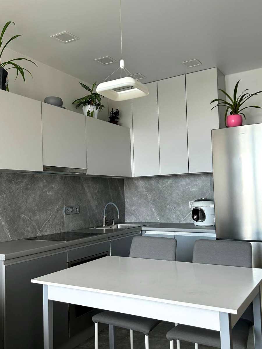 1880207341603663