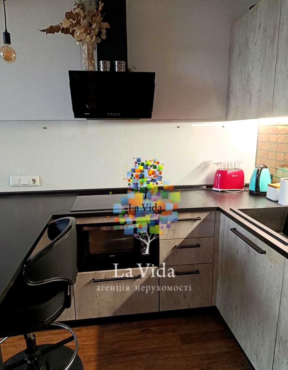 1880214783335265