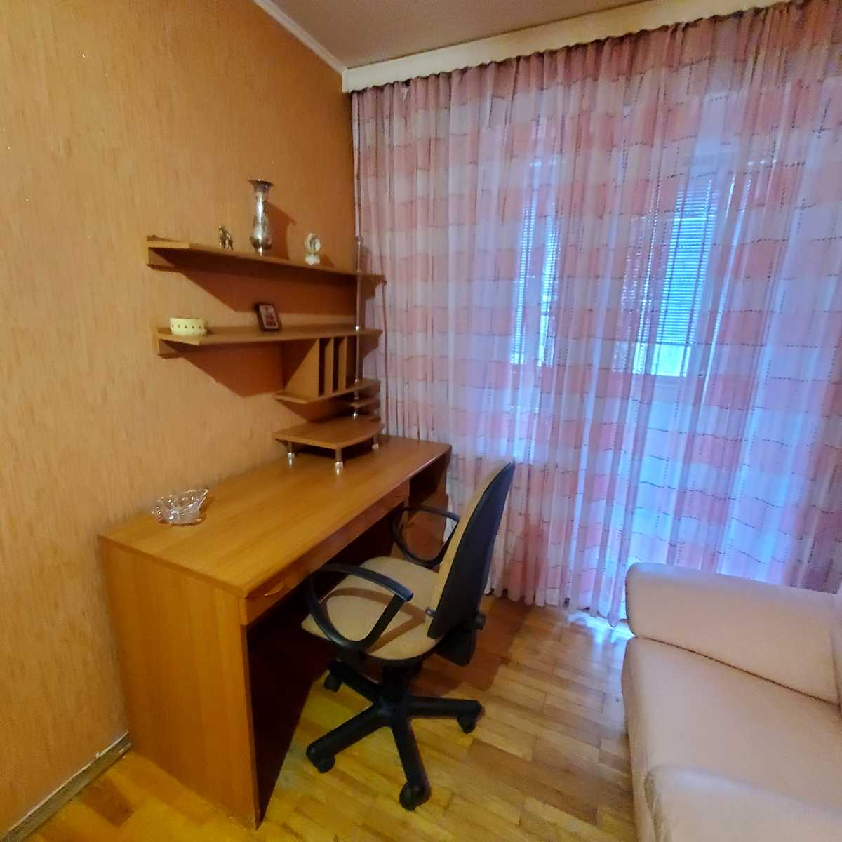 1880218377144051
