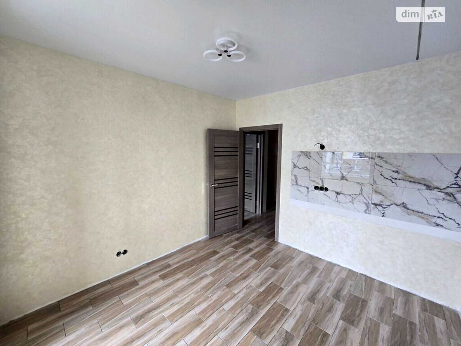 1880221143800585