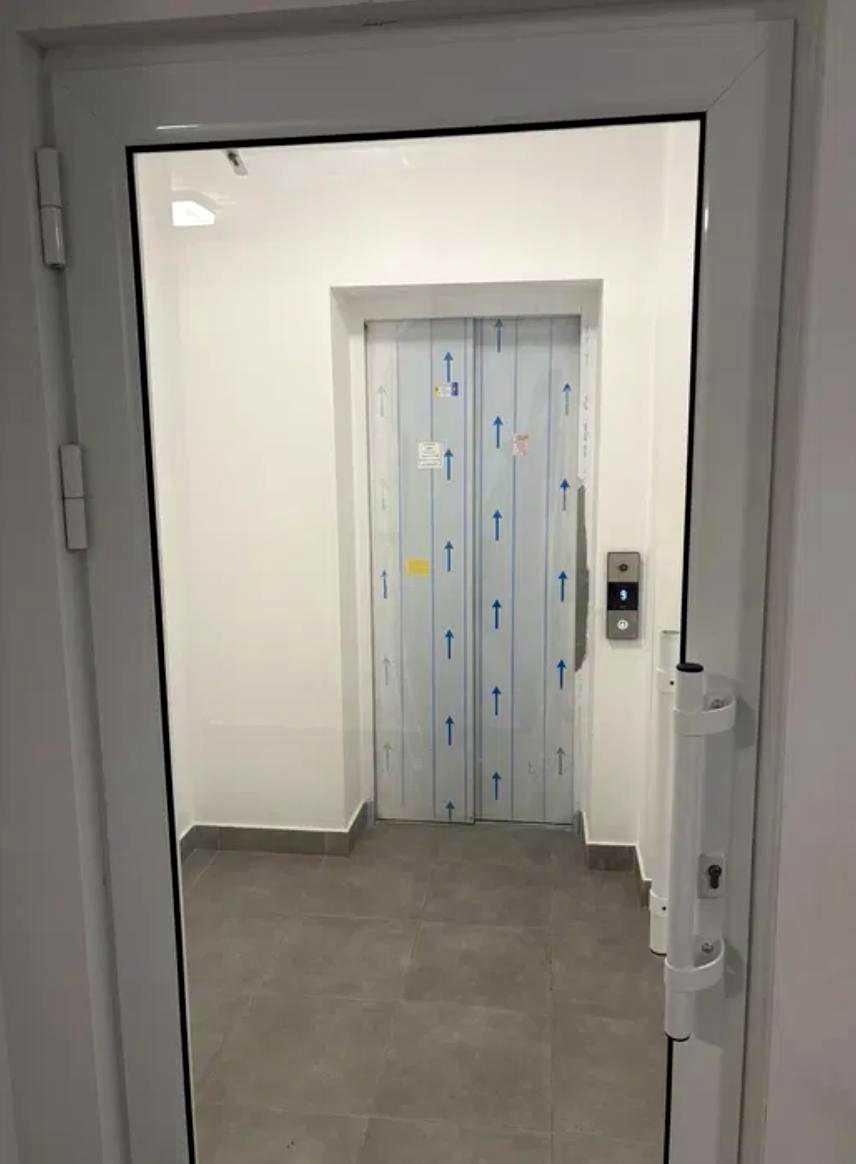 1880279629981405