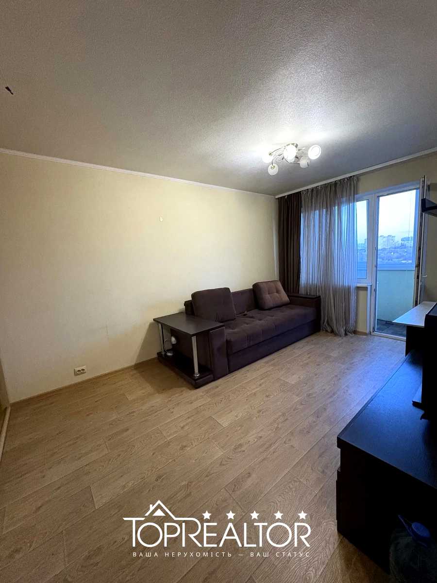 1880285366388885
