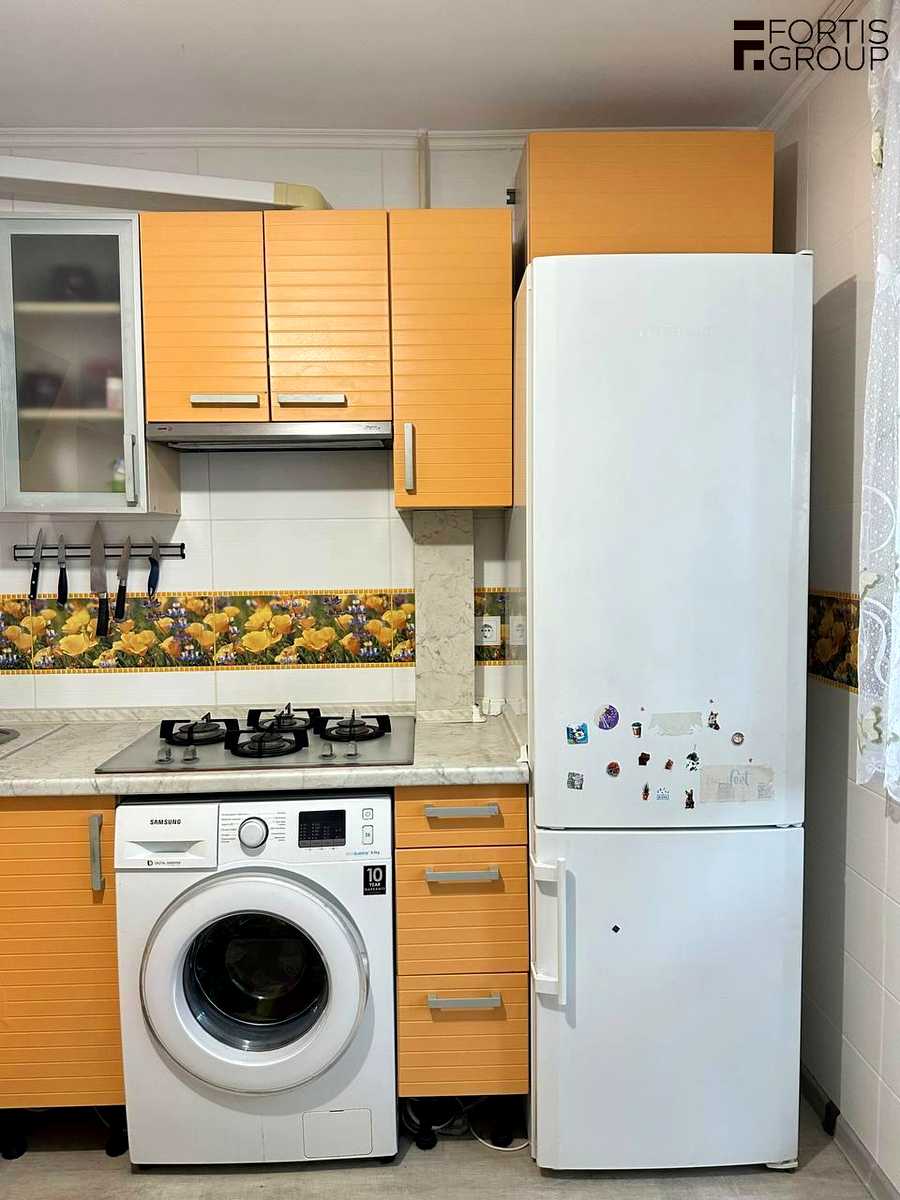 1880288985215559