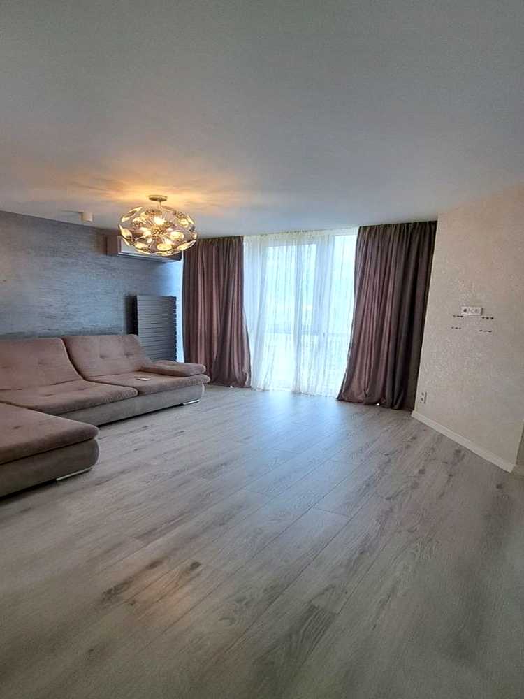 1880295625132352