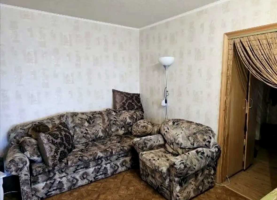 1880298184786975