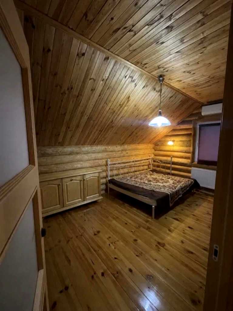 1880303336833741