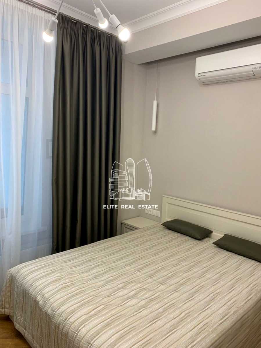 1880303520052102