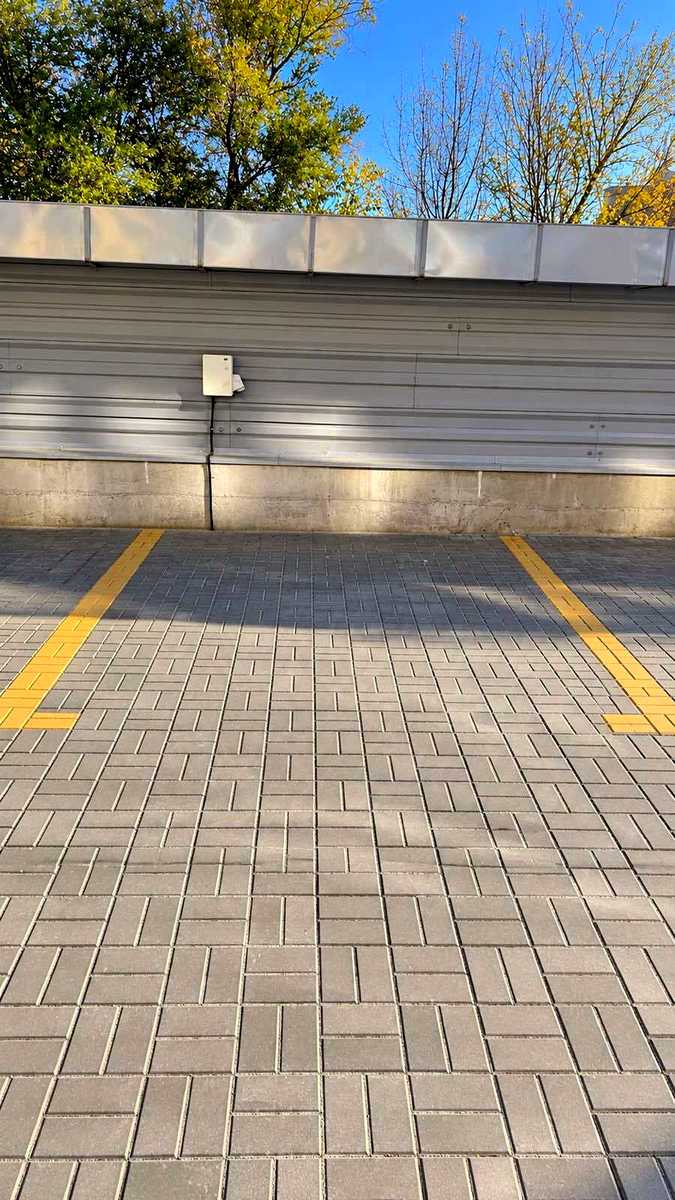 1880319818196643