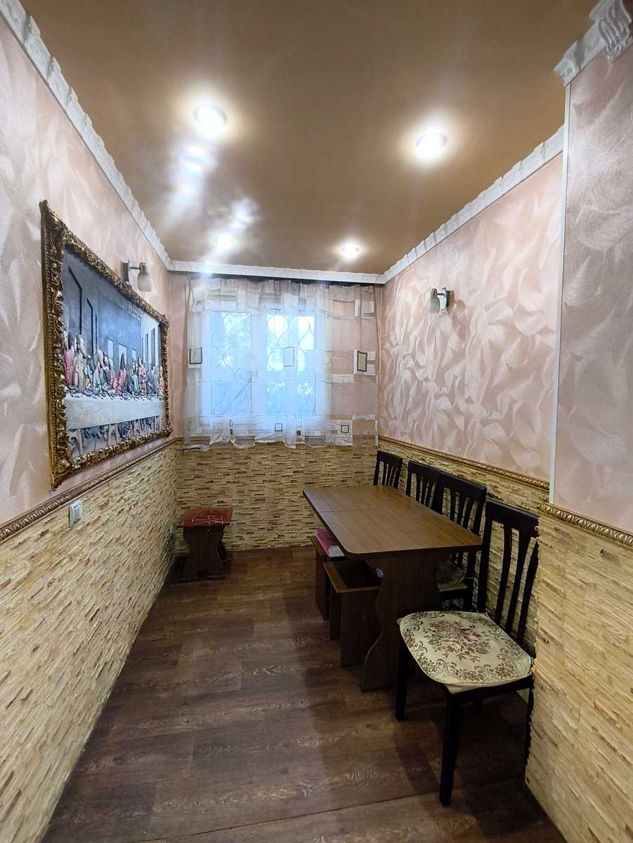 1880334676682931