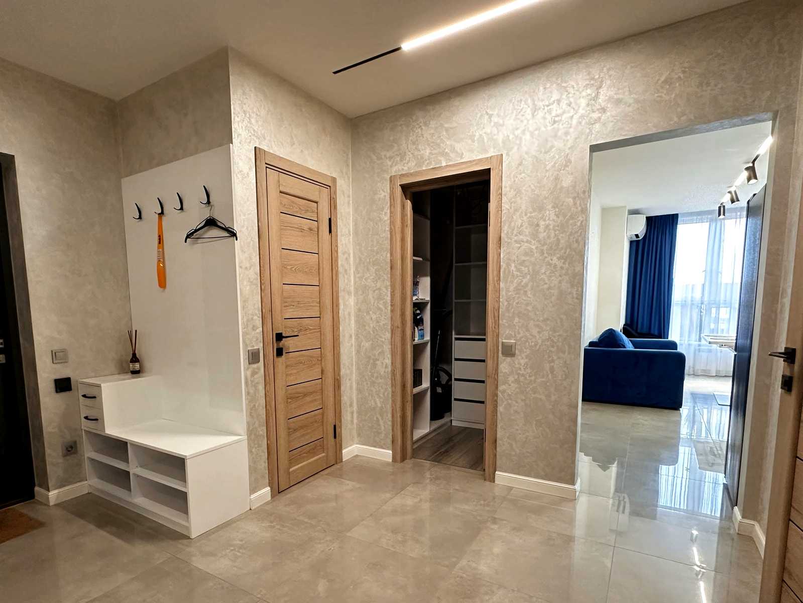 1880365307028237