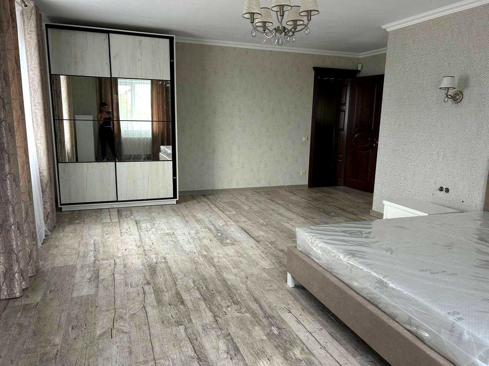 1880372853391700