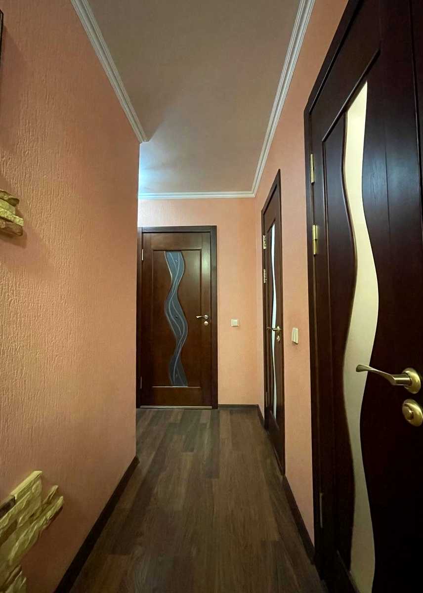 1880373845457539