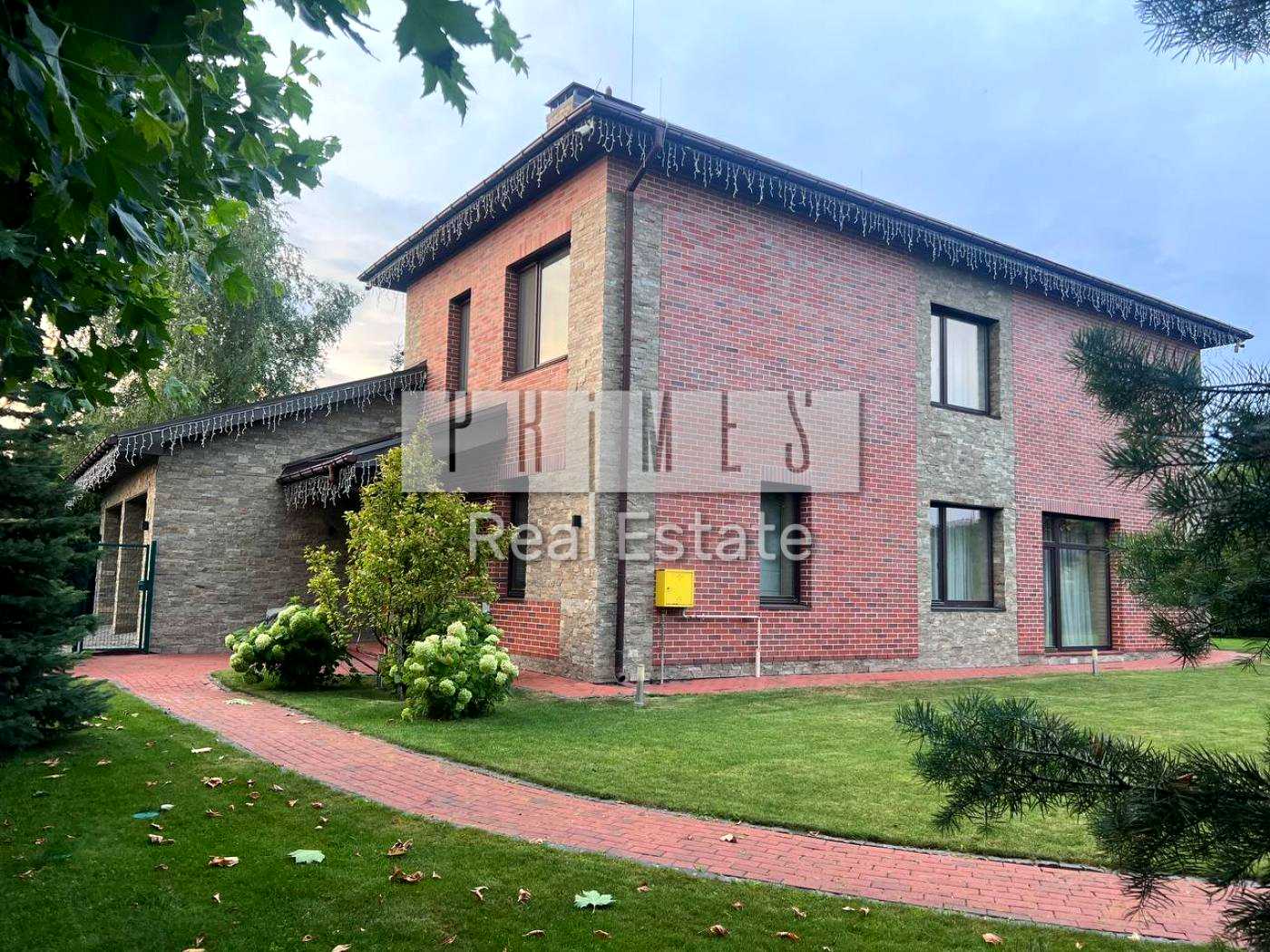 1880378816748541