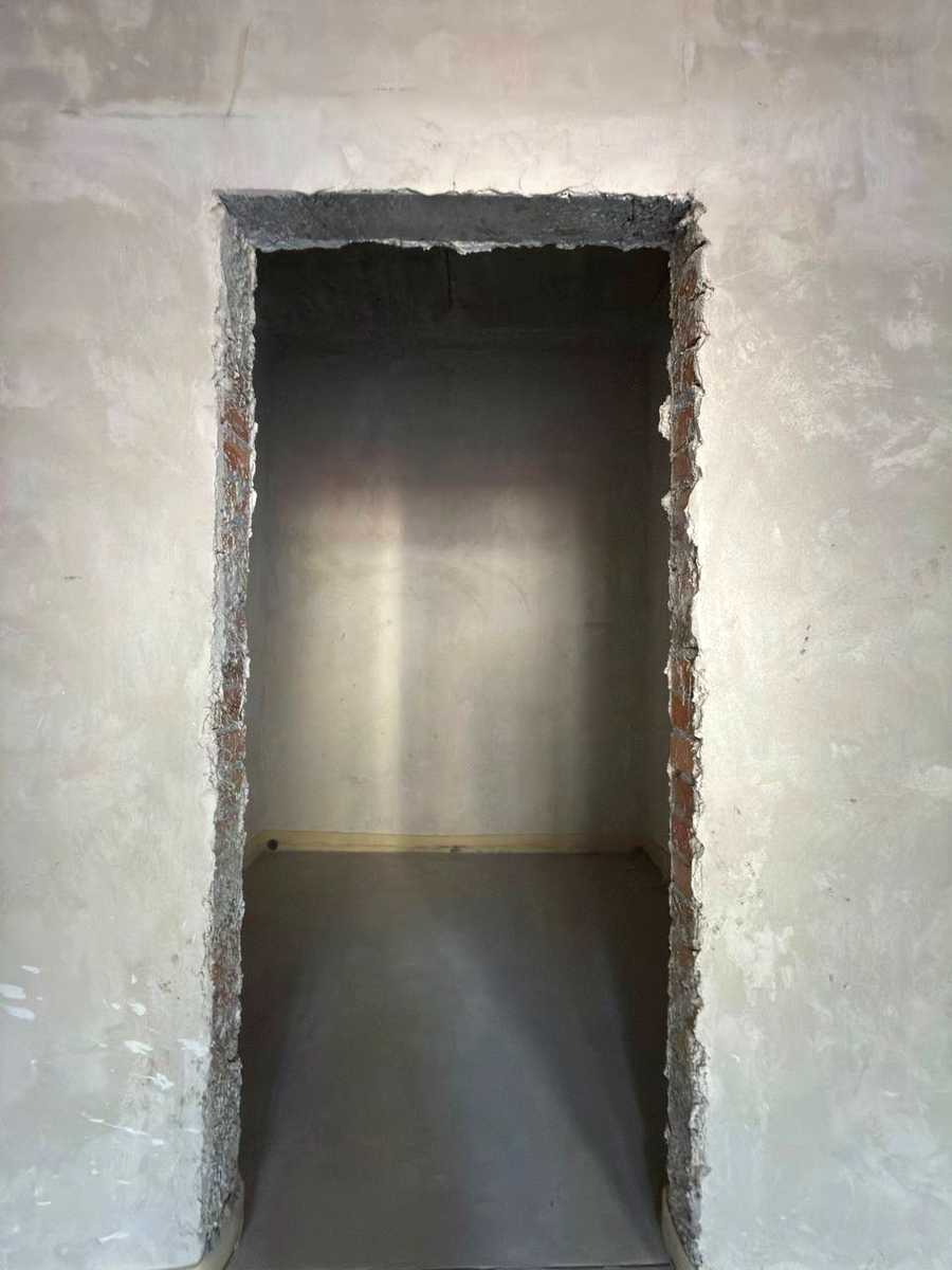 1880381631825983
