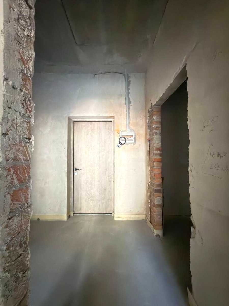 1880381631851515