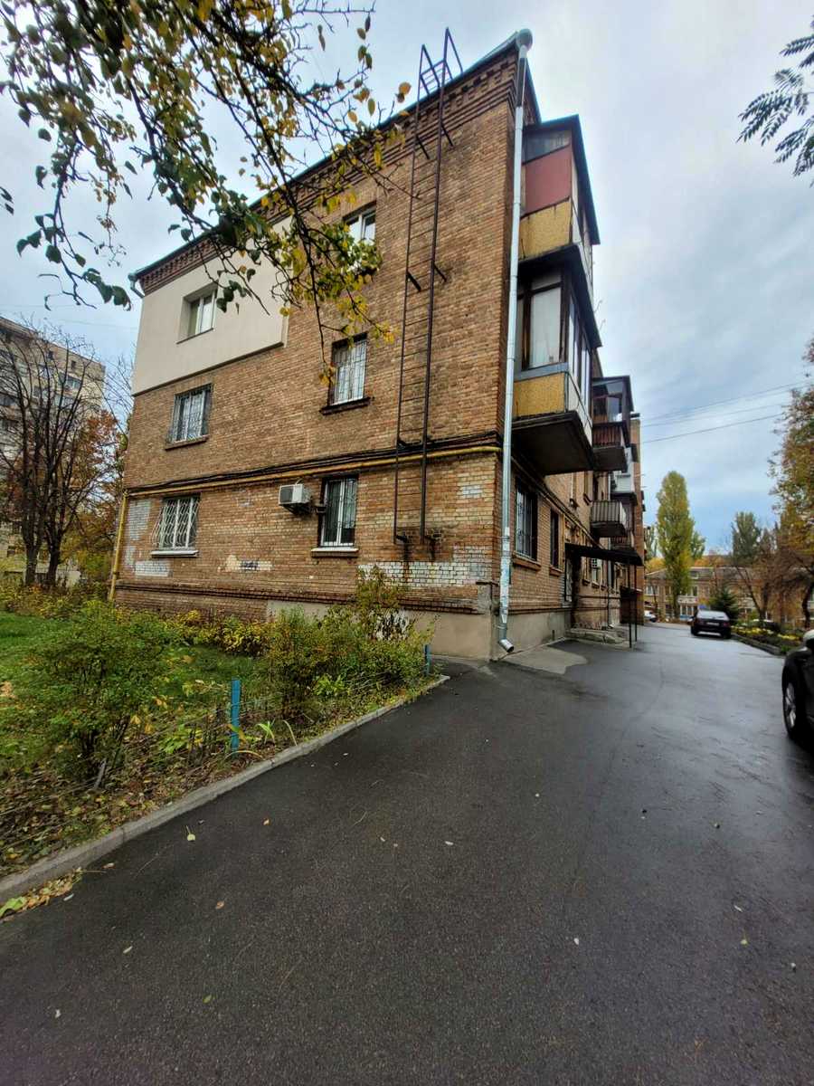 1880381824754914