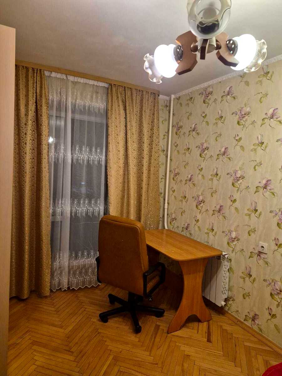 1880383850598145