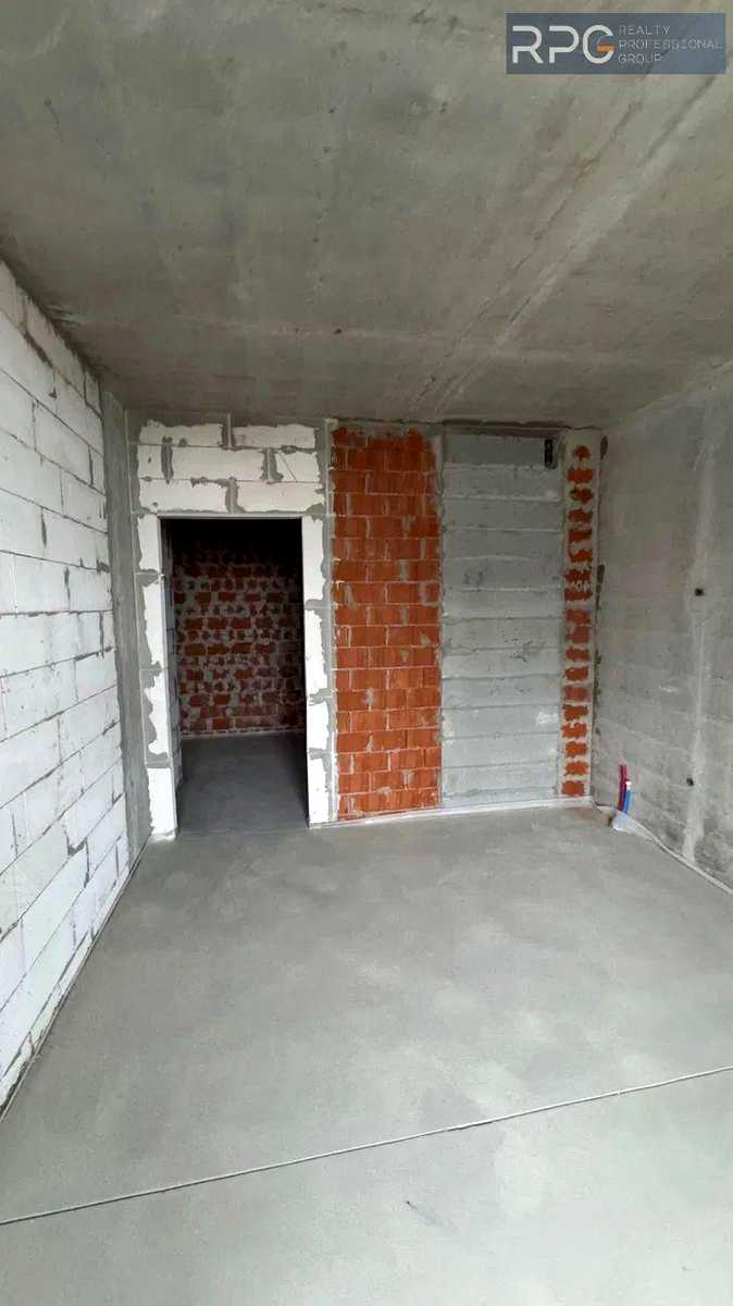 1880386987947689