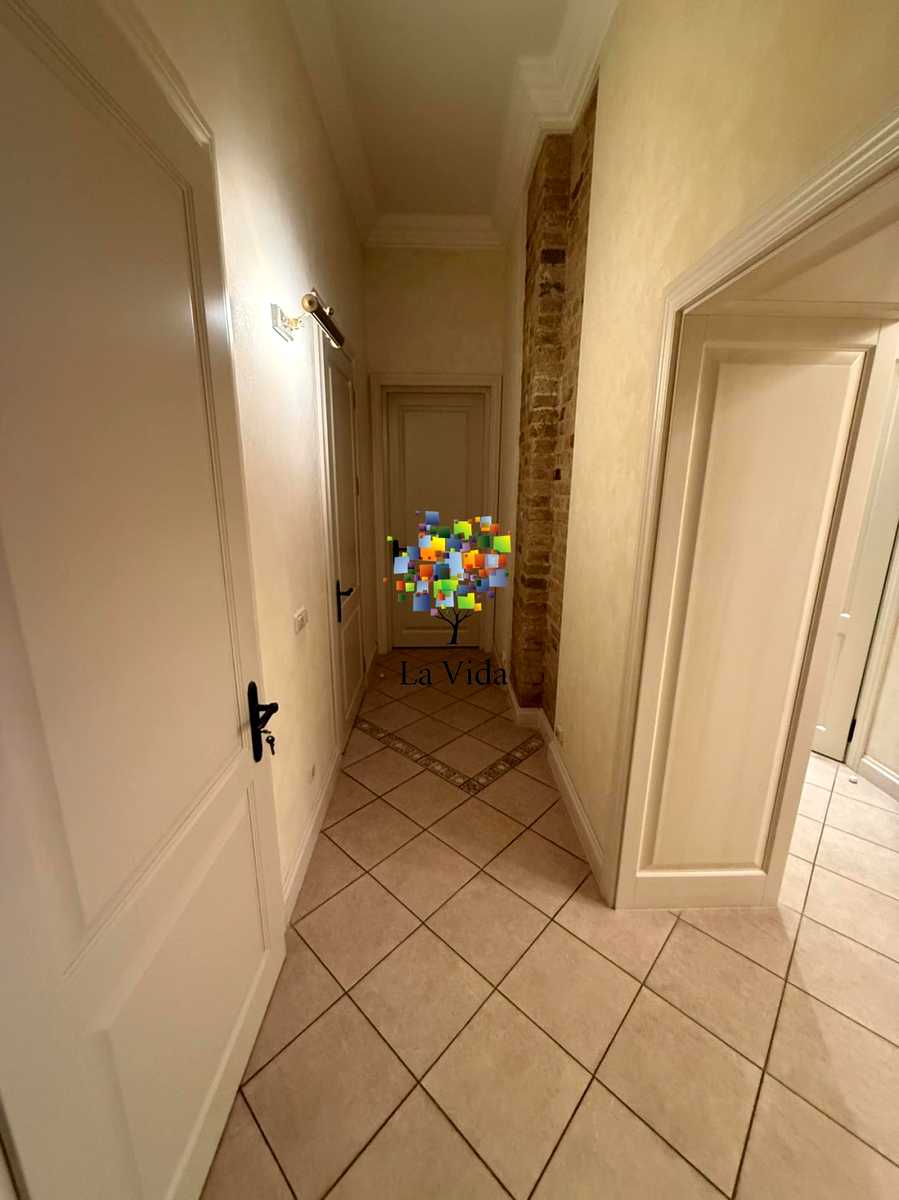 1880389923303786