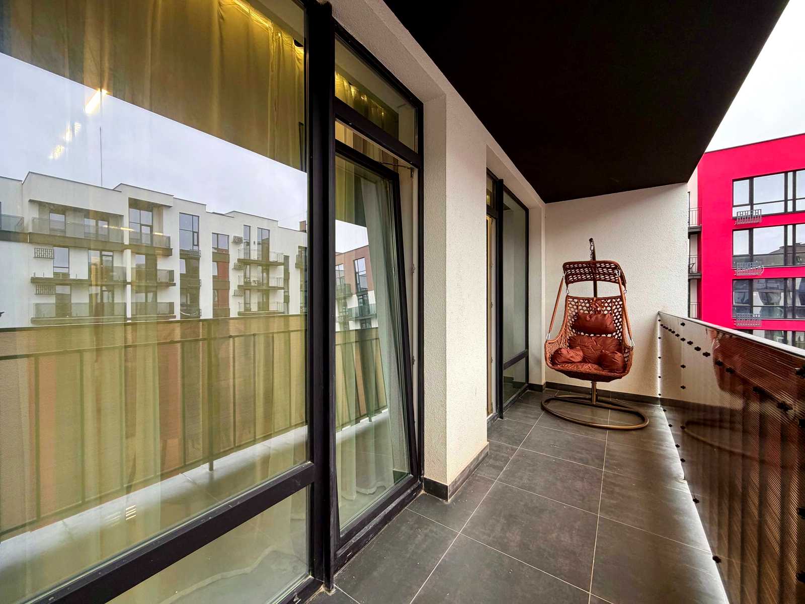 1880390393892911