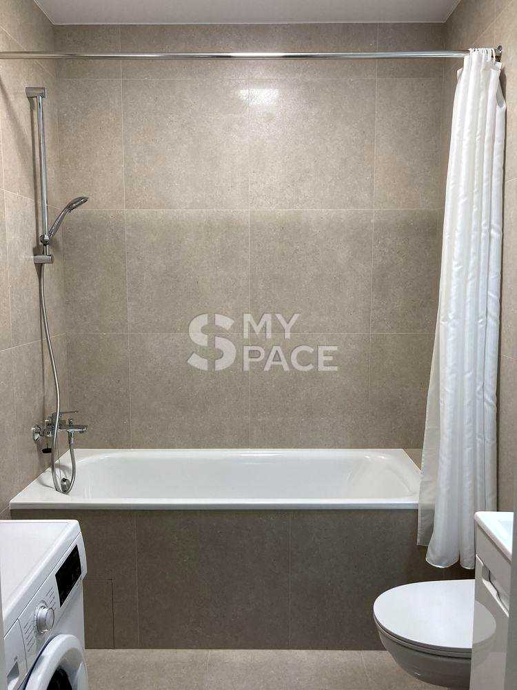 1880393677060218