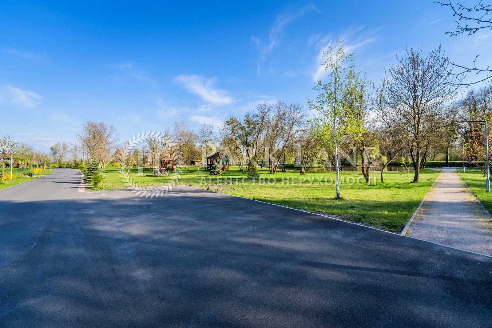 1880394343246693