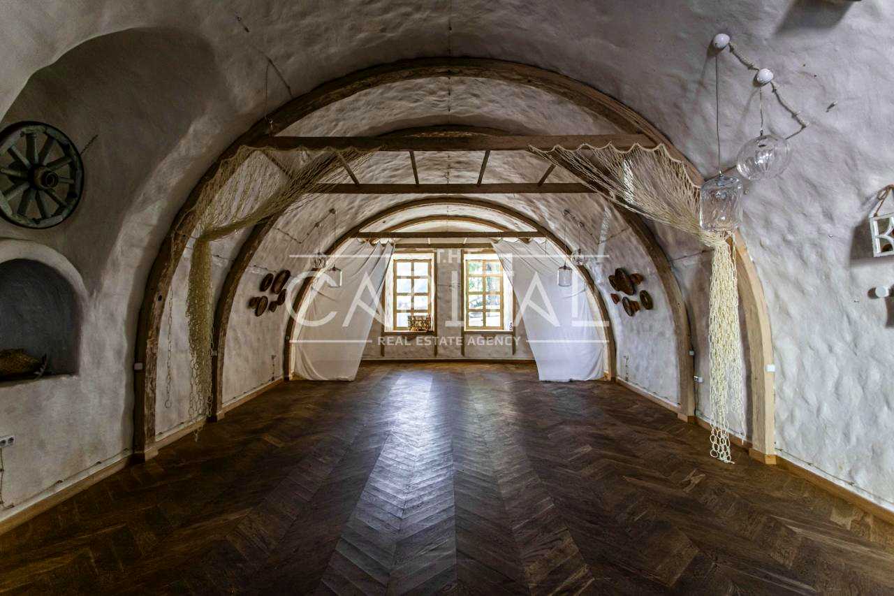 1880401109628351