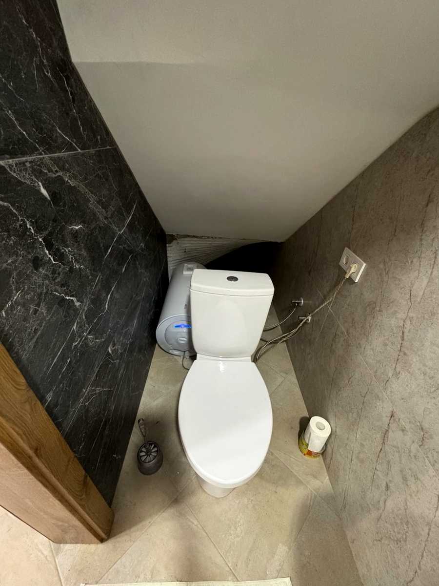 1880406846938625