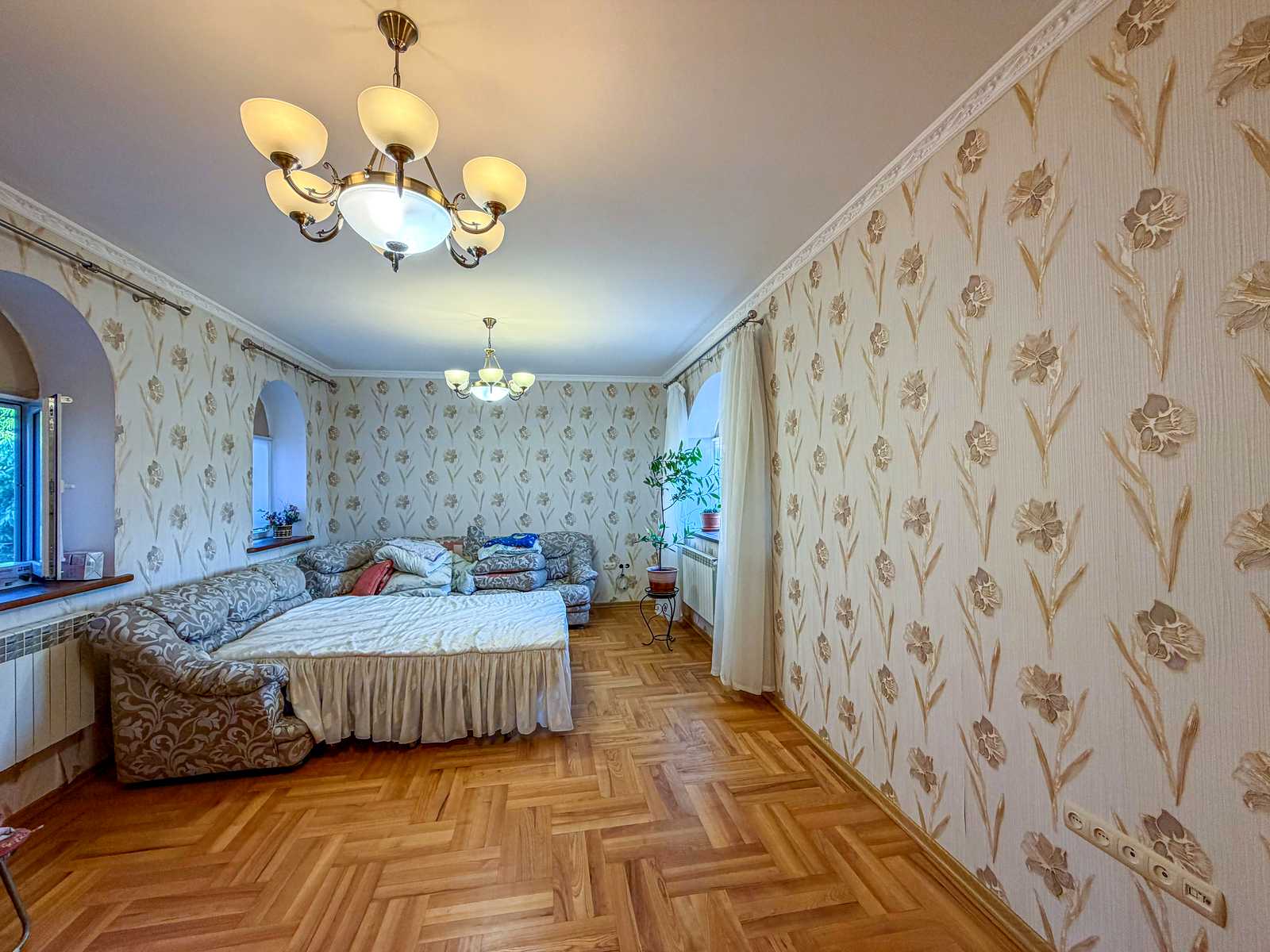 1880408902130456