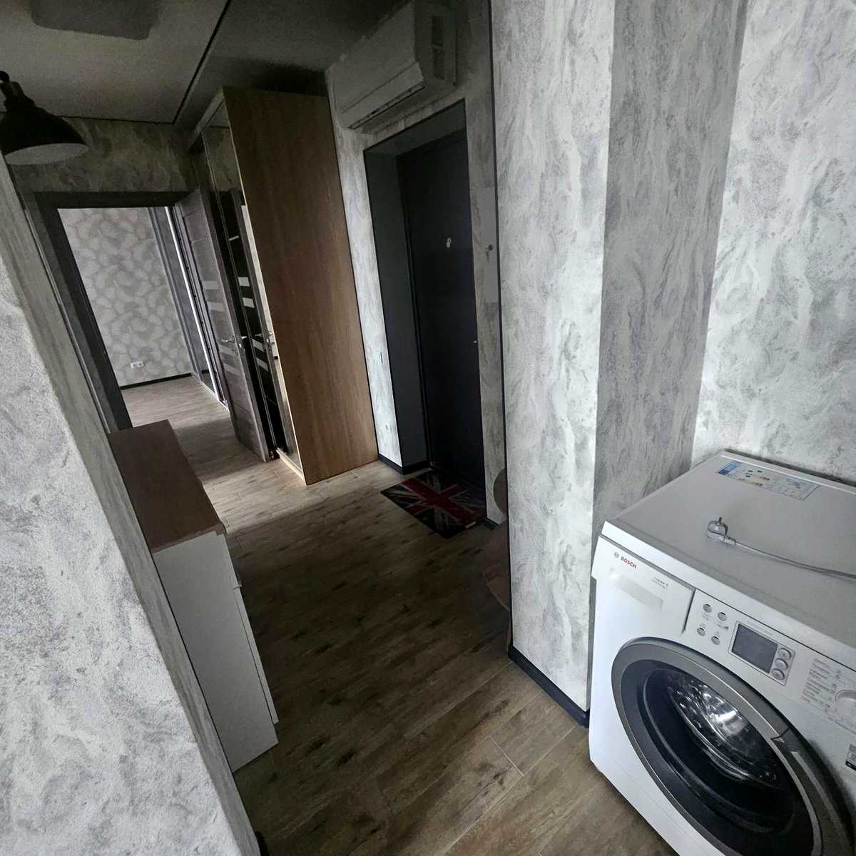 1880462868441375