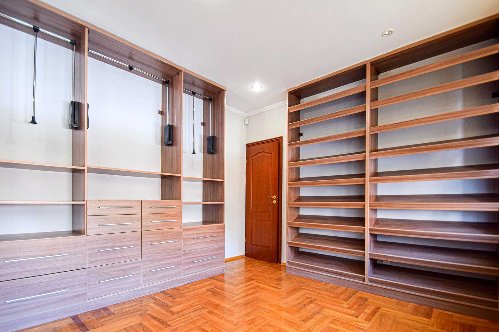 1880466817716440