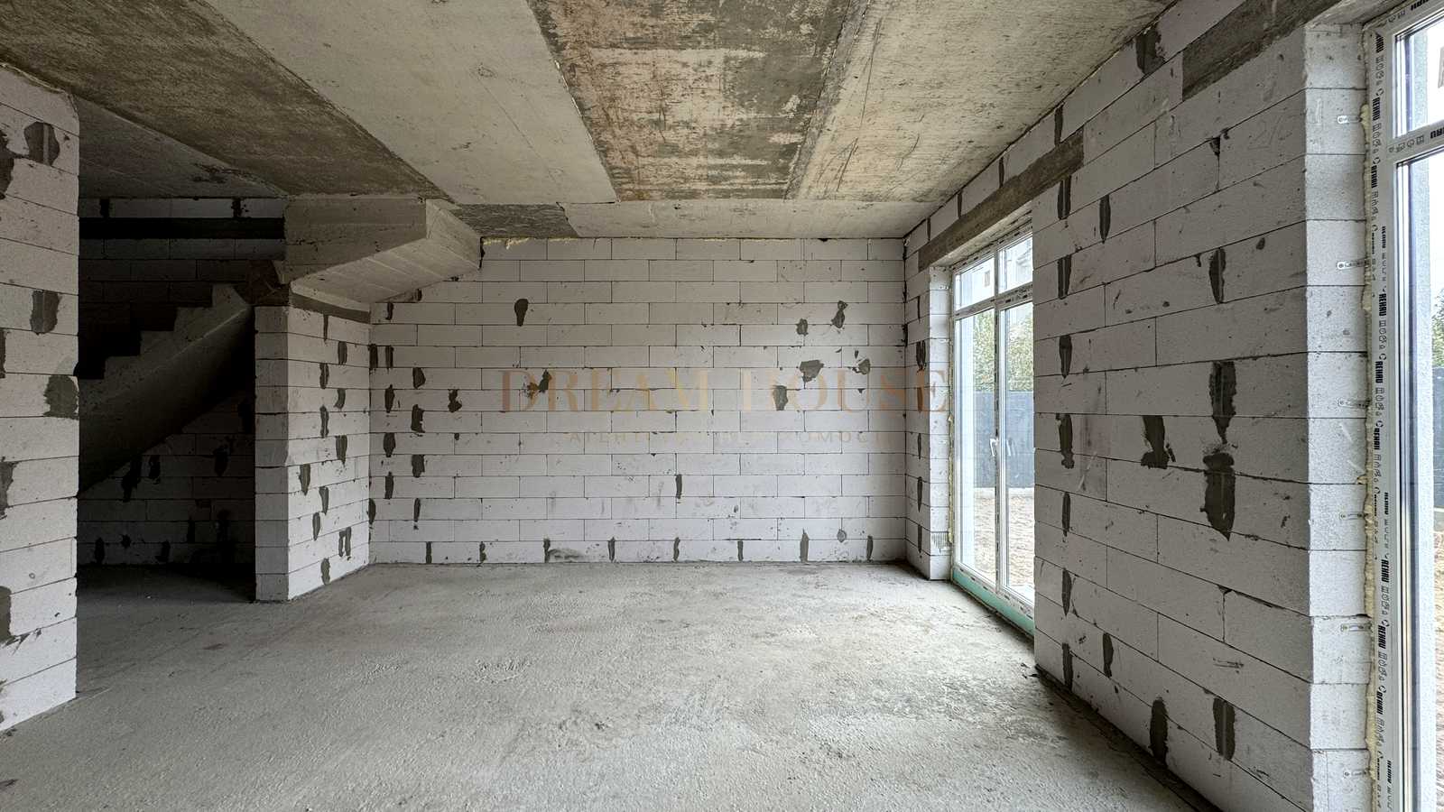 1880466838693369
