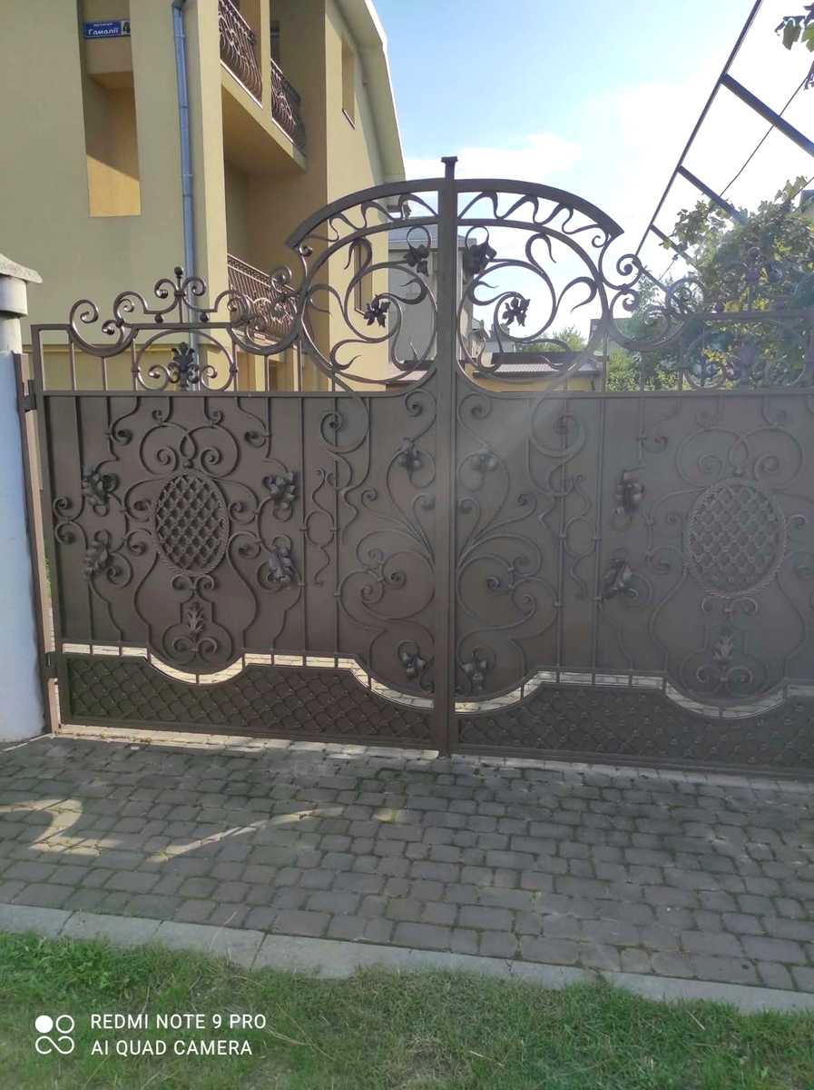 1880472182329656