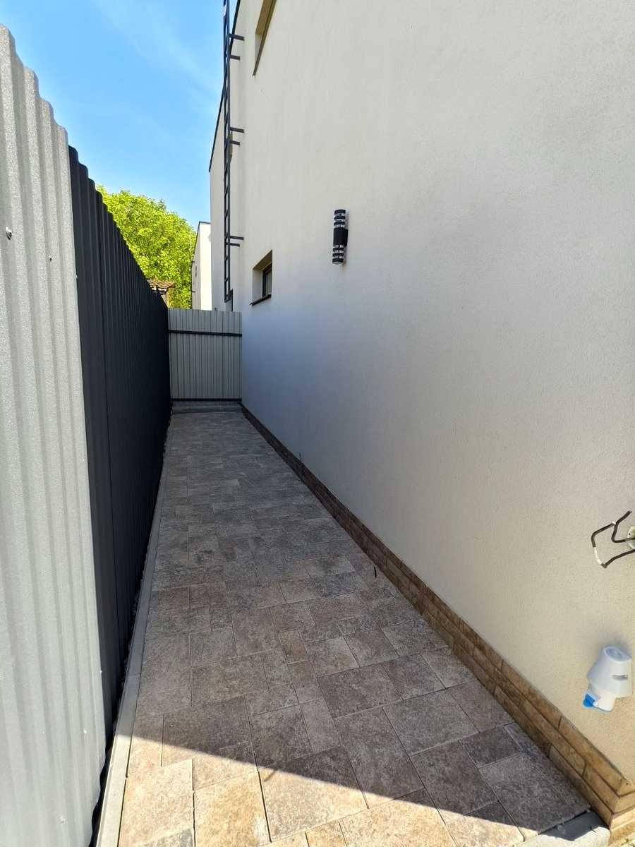1880472494751363