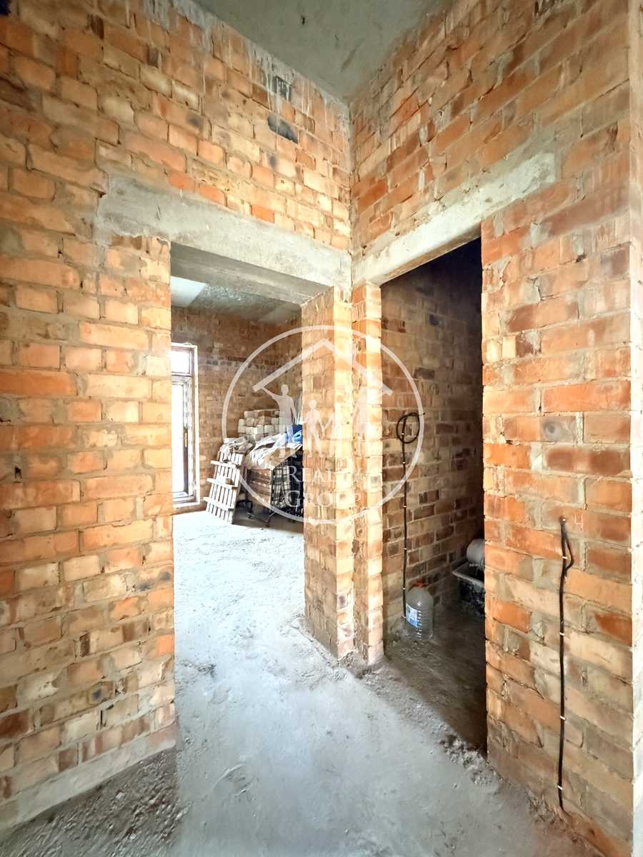 1880480279231912